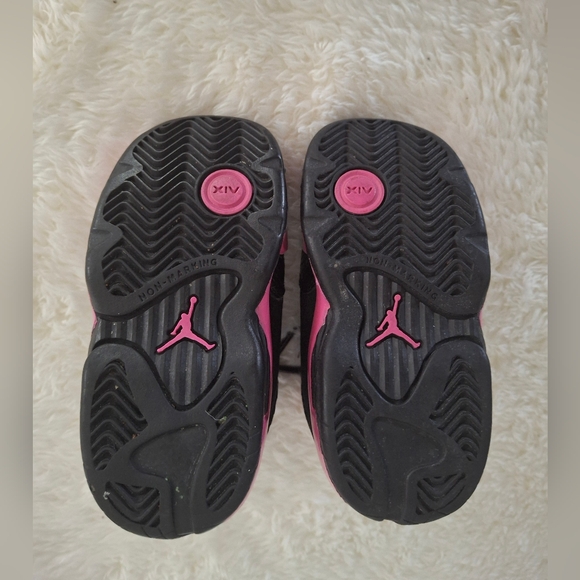 Girl's Jordan Black and Pink High-Top Sneakers Size 6c. - Picture 4 of 8